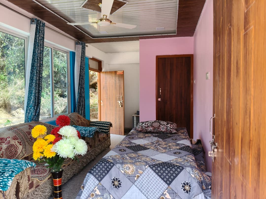 Garhwal Homestay Deluxe Single Room