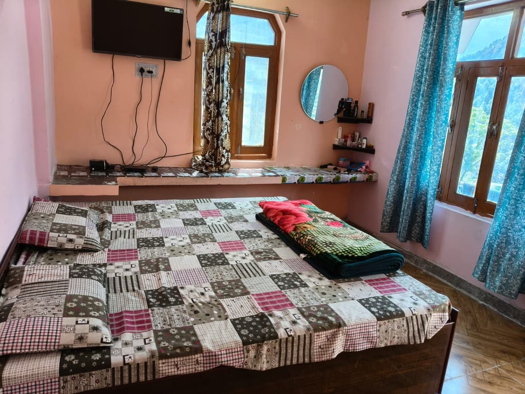 Garhwal Homestay 4-Bed Double Room